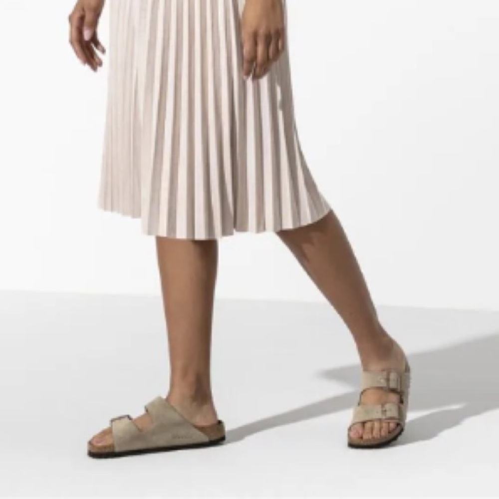 Birkenstock Arizona Suede Sandals in Taupe. BRAND NEW! FREE SHIPPING